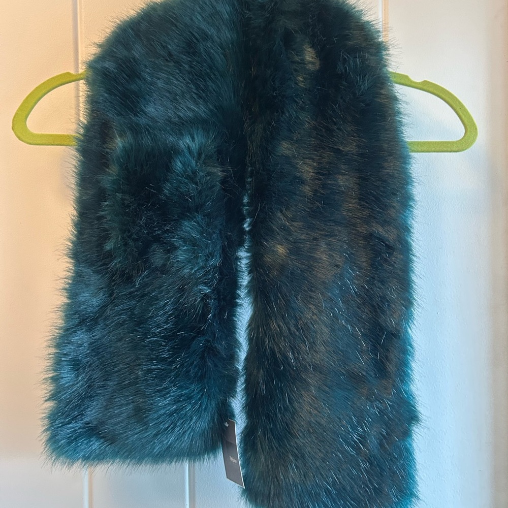 Luxurious Faux Fur Scarf Stole in Teal Blue Green NWT